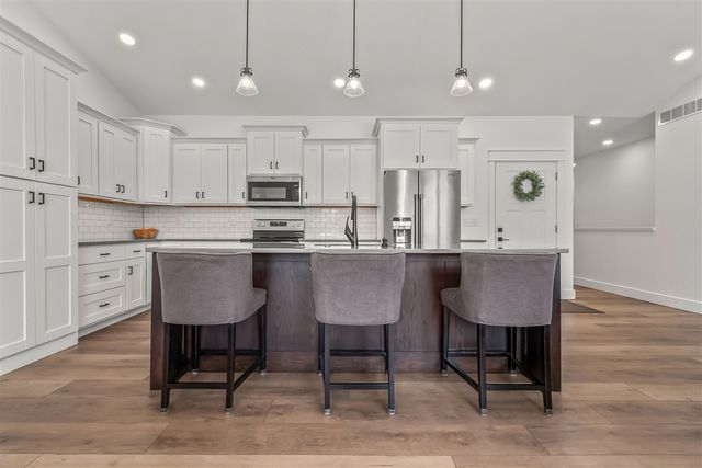 25 Hillsdale Commons Drive, Hillsdale, MI 49242