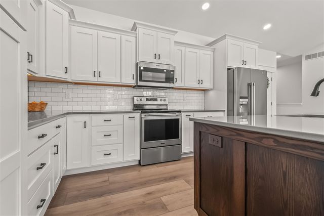 25 Hillsdale Commons Drive, Hillsdale, MI 49242