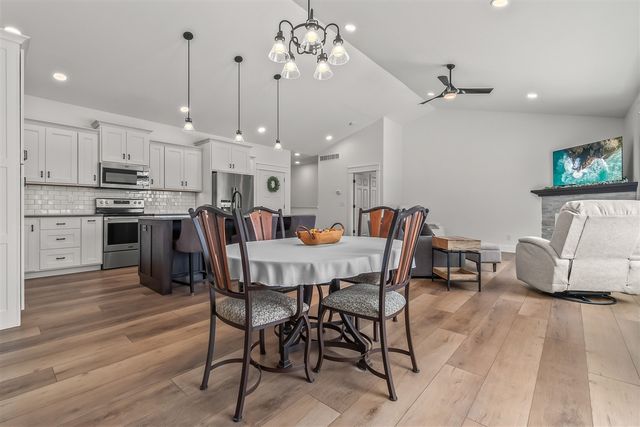 25 Hillsdale Commons Drive, Hillsdale, MI 49242