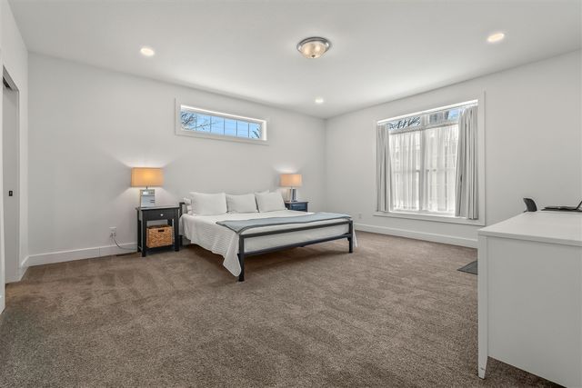 25 Hillsdale Commons Drive, Hillsdale, MI 49242