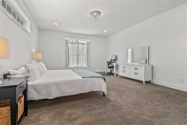 25 Hillsdale Commons Drive, Hillsdale, MI 49242