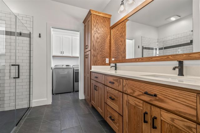 25 Hillsdale Commons Drive, Hillsdale, MI 49242