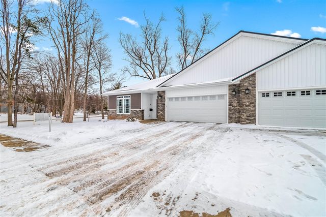 25 Hillsdale Commons Drive, Hillsdale, MI 49242