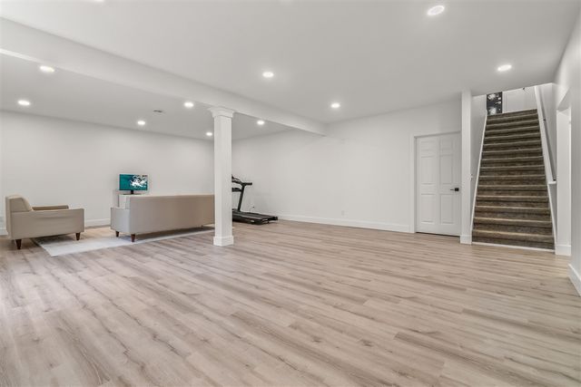 25 Hillsdale Commons Drive, Hillsdale, MI 49242