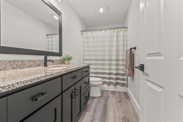 25 Hillsdale Commons Drive, Hillsdale, MI 49242