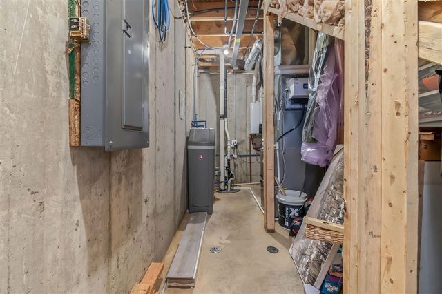 25 Hillsdale Commons Drive, Hillsdale, MI 49242