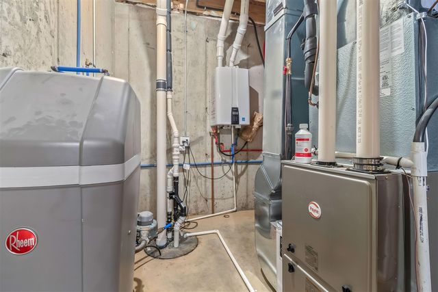 25 Hillsdale Commons Drive, Hillsdale, MI 49242