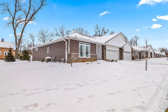 25 Hillsdale Commons Drive, Hillsdale, MI 49242