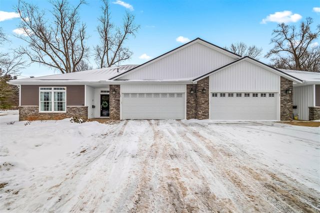 25 Hillsdale Commons Drive, Hillsdale, MI 49242