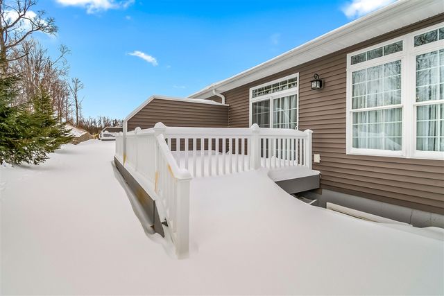 25 Hillsdale Commons Drive, Hillsdale, MI 49242