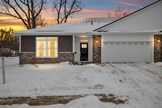 25 Hillsdale Commons Drive, Hillsdale, MI 49242