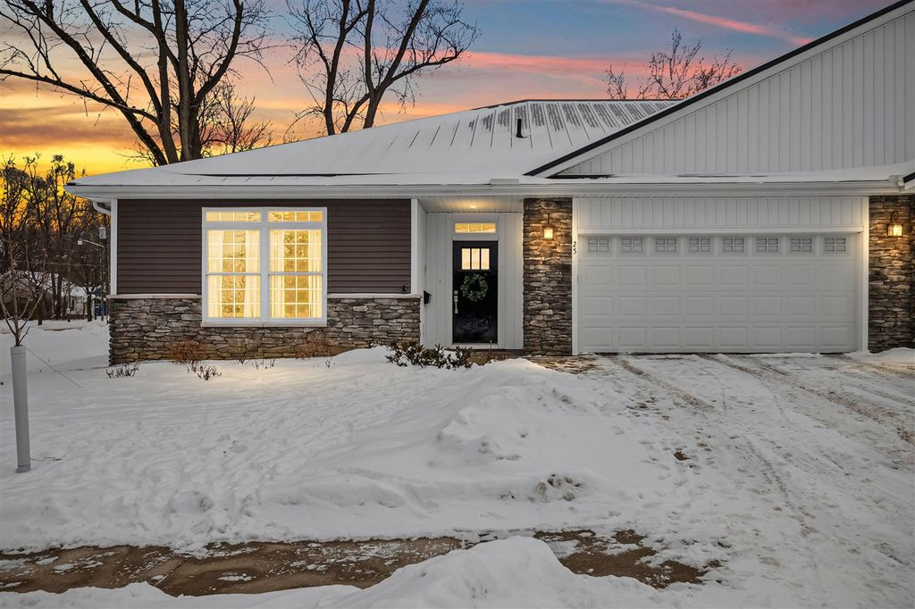 25 Hillsdale Commons Drive, Hillsdale, MI 49242