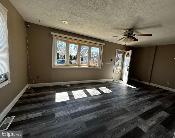 901 SPENCER DR, Croydon, PA 19021