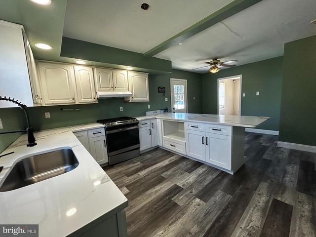 901 SPENCER DR, Croydon, PA 19021