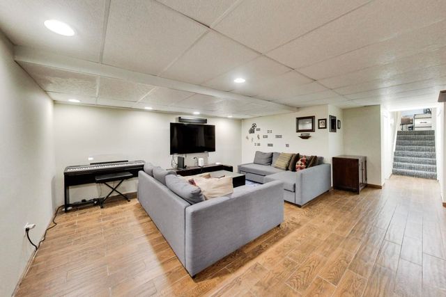 303 Charal Lane, Highland Park, IL 60035