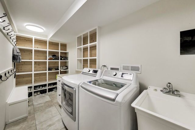 303 Charal Lane, Highland Park, IL 60035