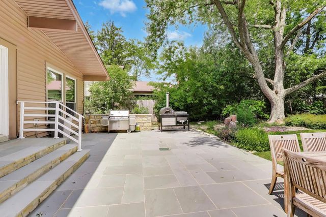 303 Charal Lane, Highland Park, IL 60035