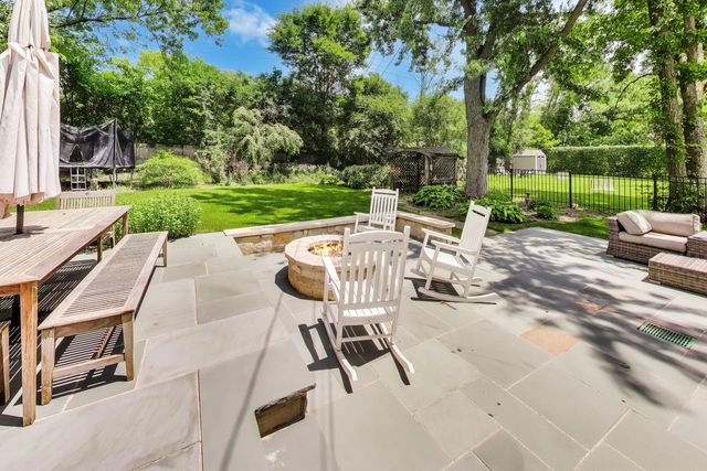 303 Charal Lane, Highland Park, IL 60035
