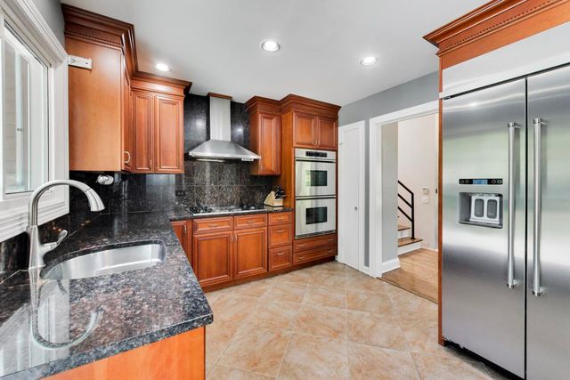 303 Charal Lane, Highland Park, IL 60035