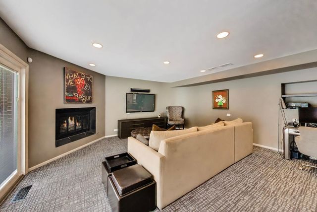 303 Charal Lane, Highland Park, IL 60035