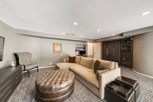 303 Charal Lane, Highland Park, IL 60035