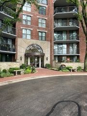 509 Aurora Avenue 407, Naperville, IL 60540