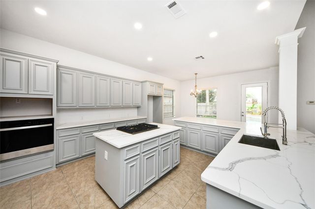 2008 Anchor Bay Court, Pearland, TX 77584