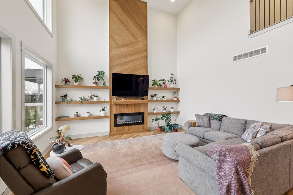 585 NW Rosemont Drive, Waukee, IA 50263