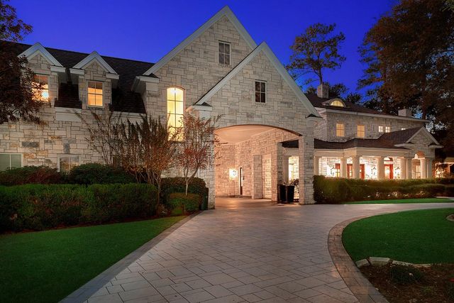 15 Netherfield Way, The Woodlands, TX 77382