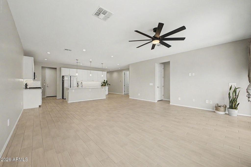 913 S 108TH Avenue, Avondale, AZ 85323 — photo 2