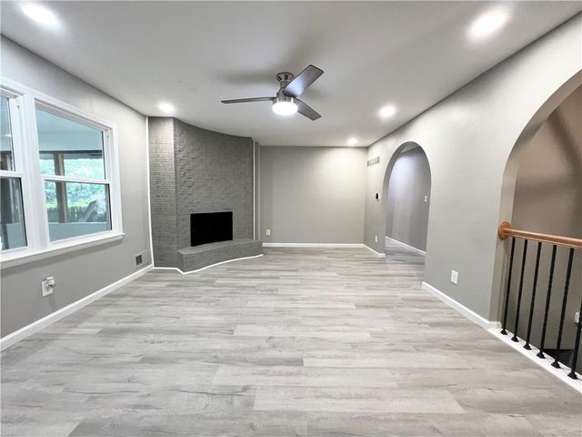 718 NE Mulberry Street, Lee's Summit, MO 64086