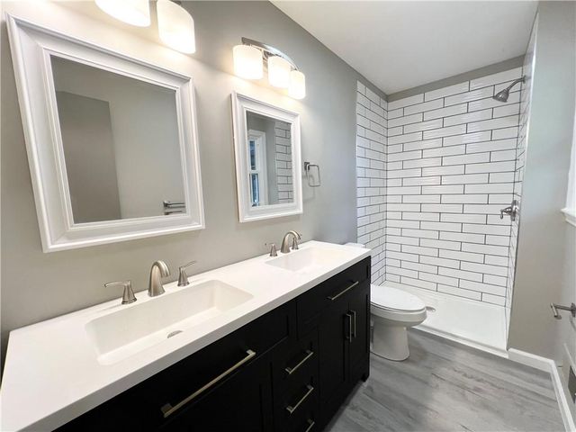 718 NE Mulberry Street, Lee's Summit, MO 64086