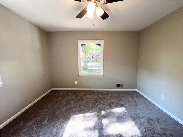 718 NE Mulberry Street, Lee's Summit, MO 64086