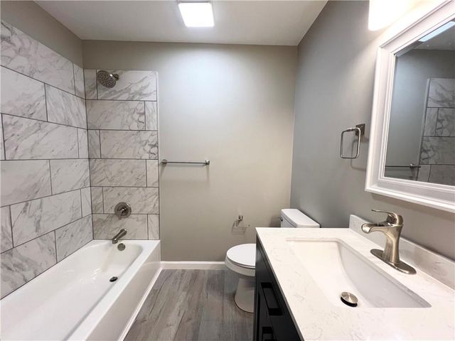 718 NE Mulberry Street, Lee's Summit, MO 64086