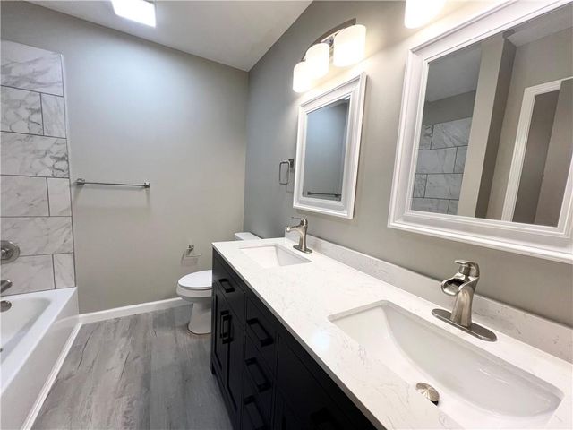 718 NE Mulberry Street, Lee's Summit, MO 64086