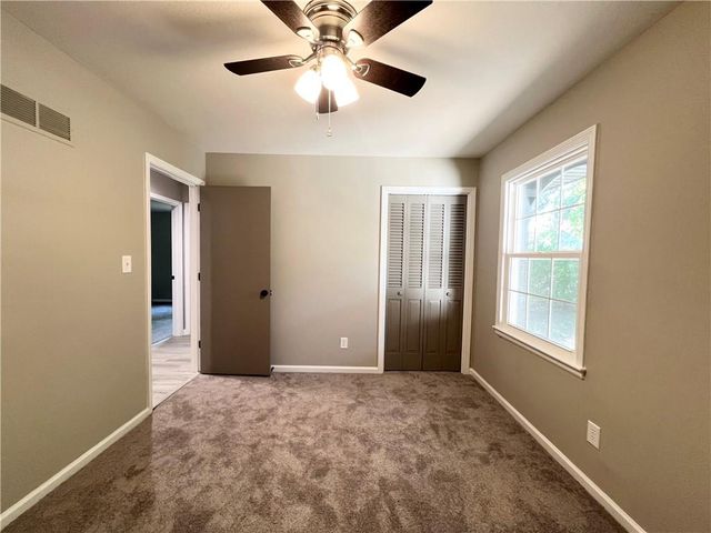 718 NE Mulberry Street, Lee's Summit, MO 64086