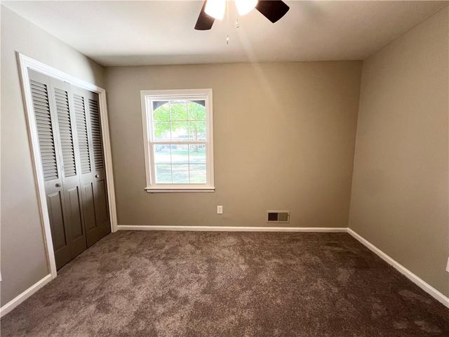 718 NE Mulberry Street, Lee's Summit, MO 64086