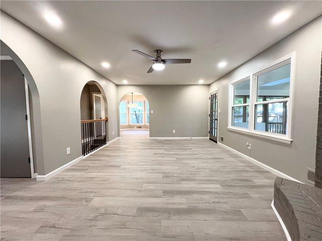 718 NE Mulberry Street, Lee's Summit, MO 64086