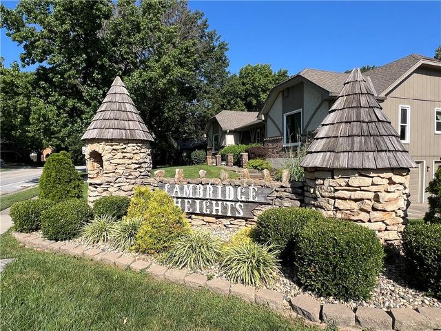 718 NE Mulberry Street, Lee's Summit, MO 64086