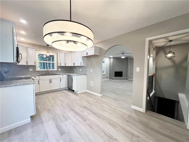 718 NE Mulberry Street, Lee's Summit, MO 64086