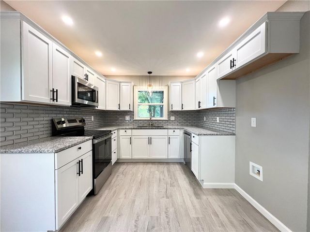 718 NE Mulberry Street, Lee's Summit, MO 64086