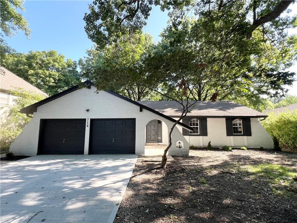 718 NE Mulberry Street, Lee's Summit, MO 64086