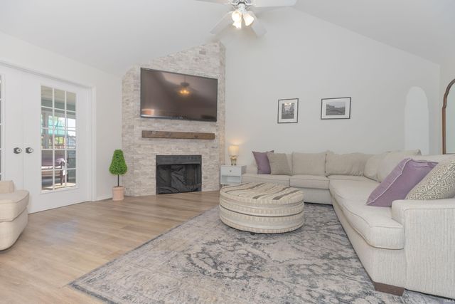 2644 Waterstone Drive, Evansville, IN 47725