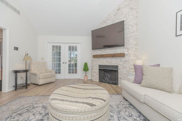 2644 Waterstone Drive, Evansville, IN 47725
