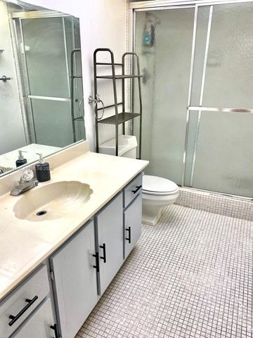 240 Lakeview Dr 306, Weston, FL 33326