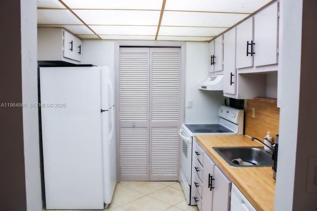 240 Lakeview Dr 306, Weston, FL 33326