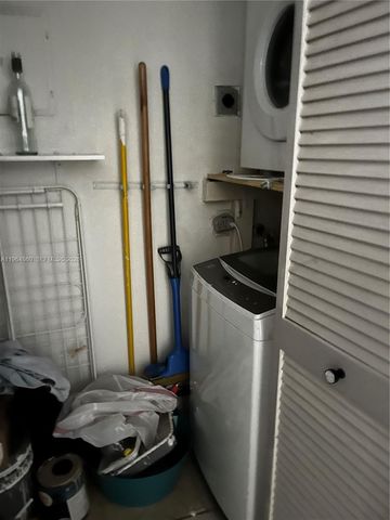 240 Lakeview Dr 306, Weston, FL 33326