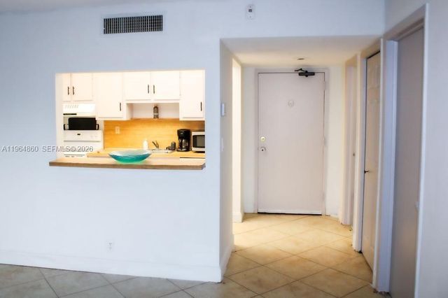 240 Lakeview Dr 306, Weston, FL 33326