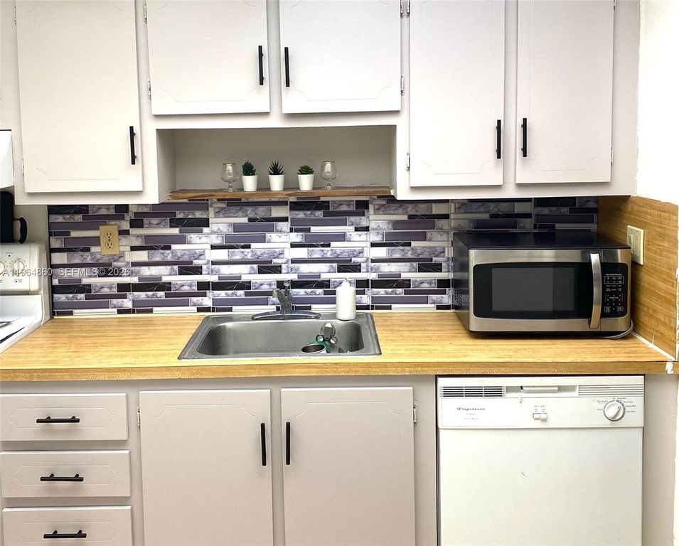 240 Lakeview Dr 306, Weston, FL 33326