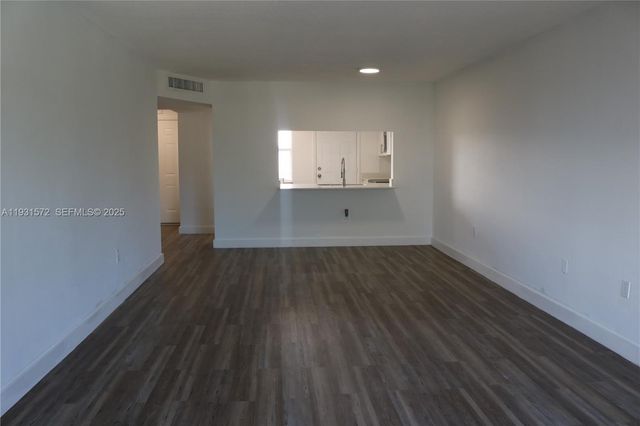 1301 NE 191st St F407, Miami, FL 33179